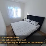 Wet Apartman *